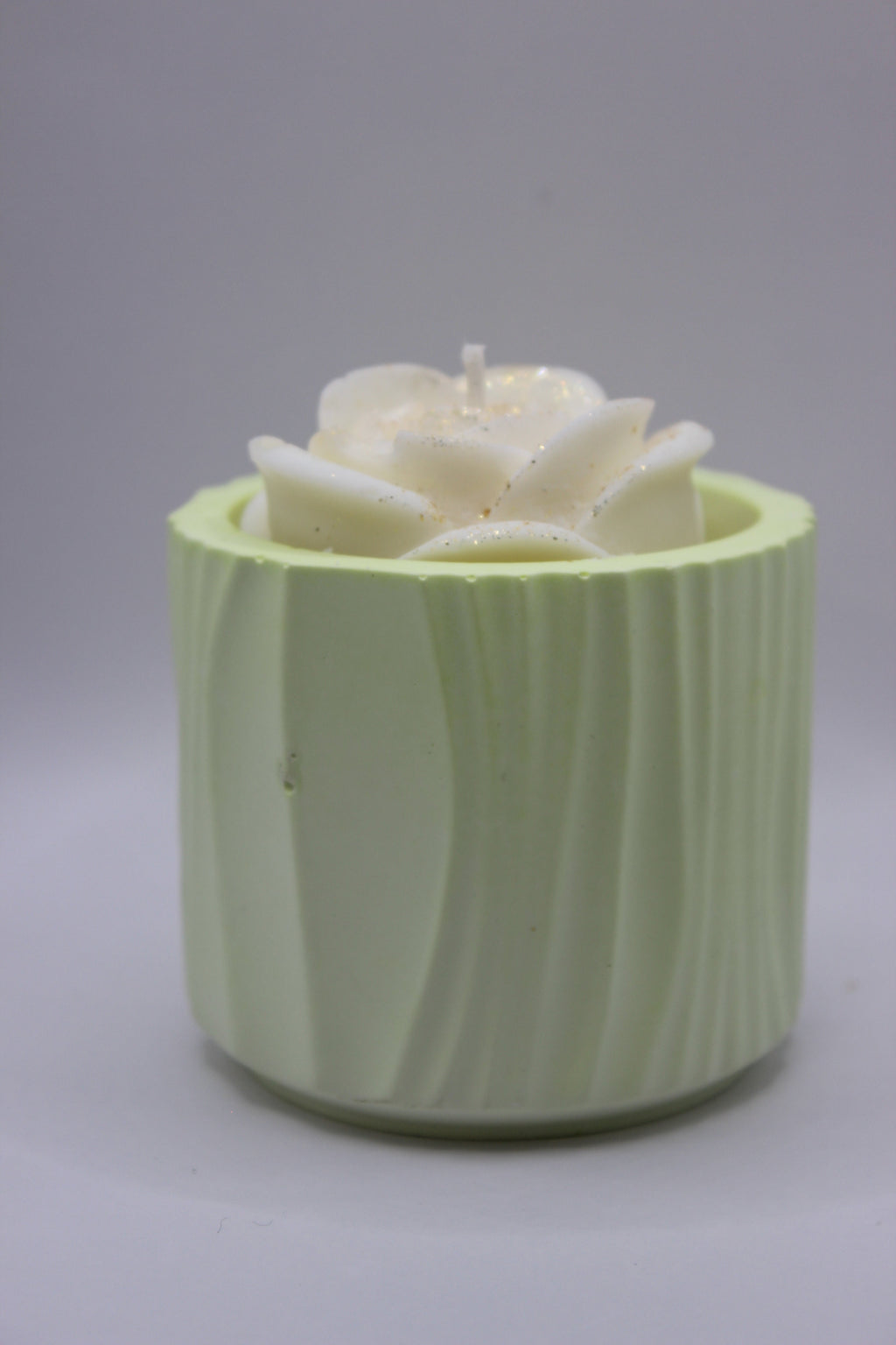 Vela Aromática em Base de Gesso — base verde com flor branca