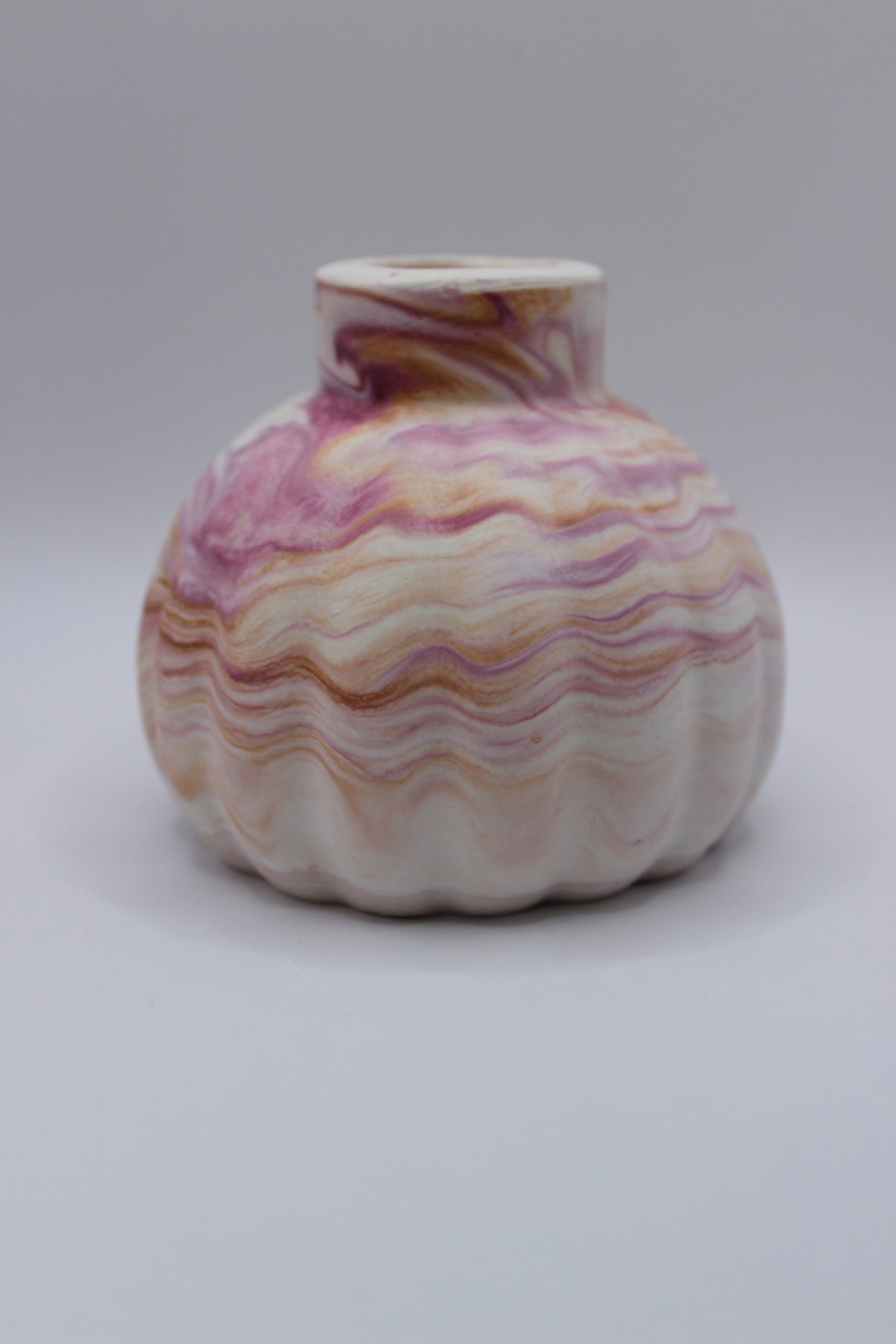 Conjunto Aura — difusor em gesso marmorizado rosa, vista frontal