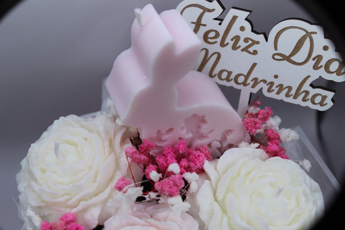 Jardim de Páscoa Encantado – detalhe das velas rosas brancas e coelhinho rosa